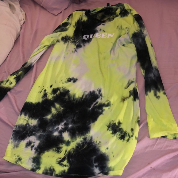 Fashion Nova Dresses & Skirts - Fashion nova highlighter yellow/green and black tie-dye queen longsleeve dress